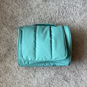 CALPAK Luka toiletry bag